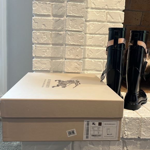 Burberry Kenyon Nova Belt Rainboot - Picture 10 of 11